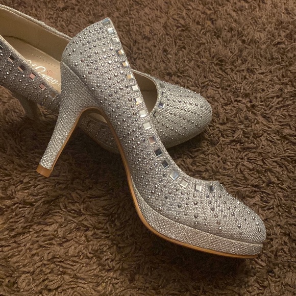 New Party heels - Picture 1 of 5